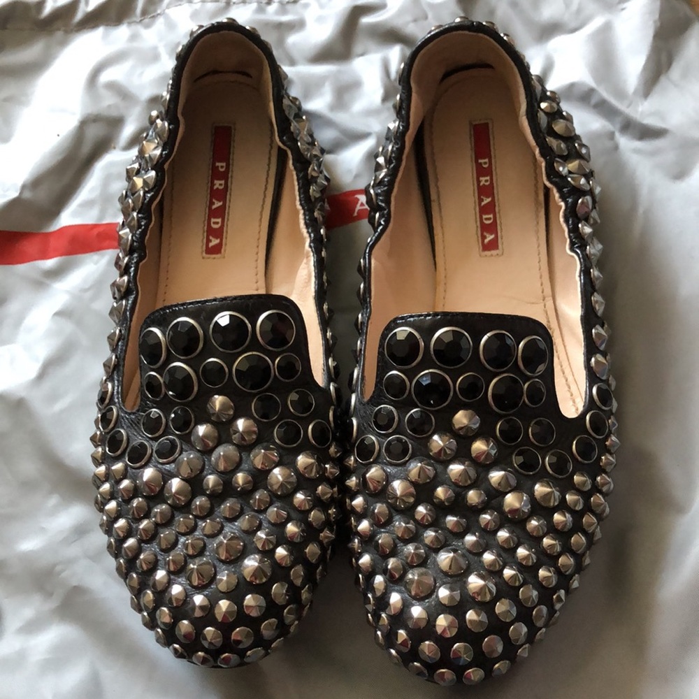 𝐏𝐫𝐚𝐝𝐚 Women’s Leather Studded Embellishment Stretchy Loafers Size 35.5 - Picture 9 of 13